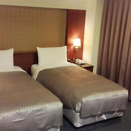 Jing Jing Holiday Hotel Kaohsiung Buitenkant foto
