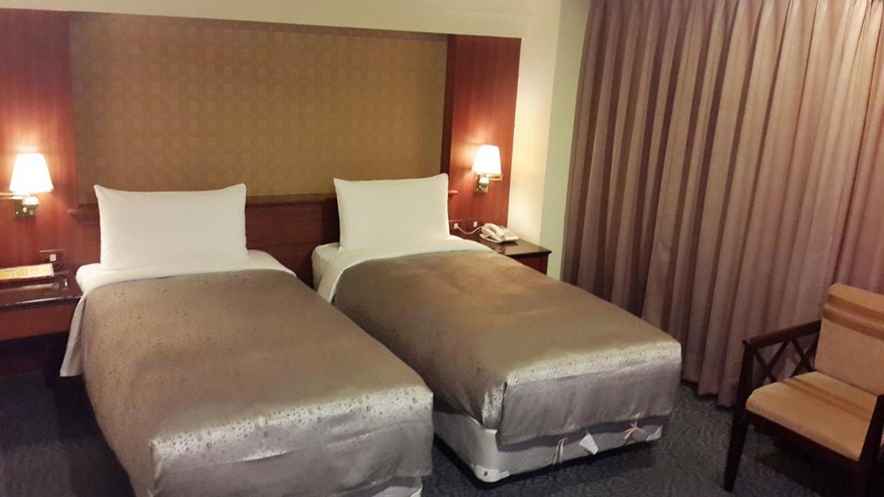 Jing Jing Holiday Hotel Kaohsiung Buitenkant foto