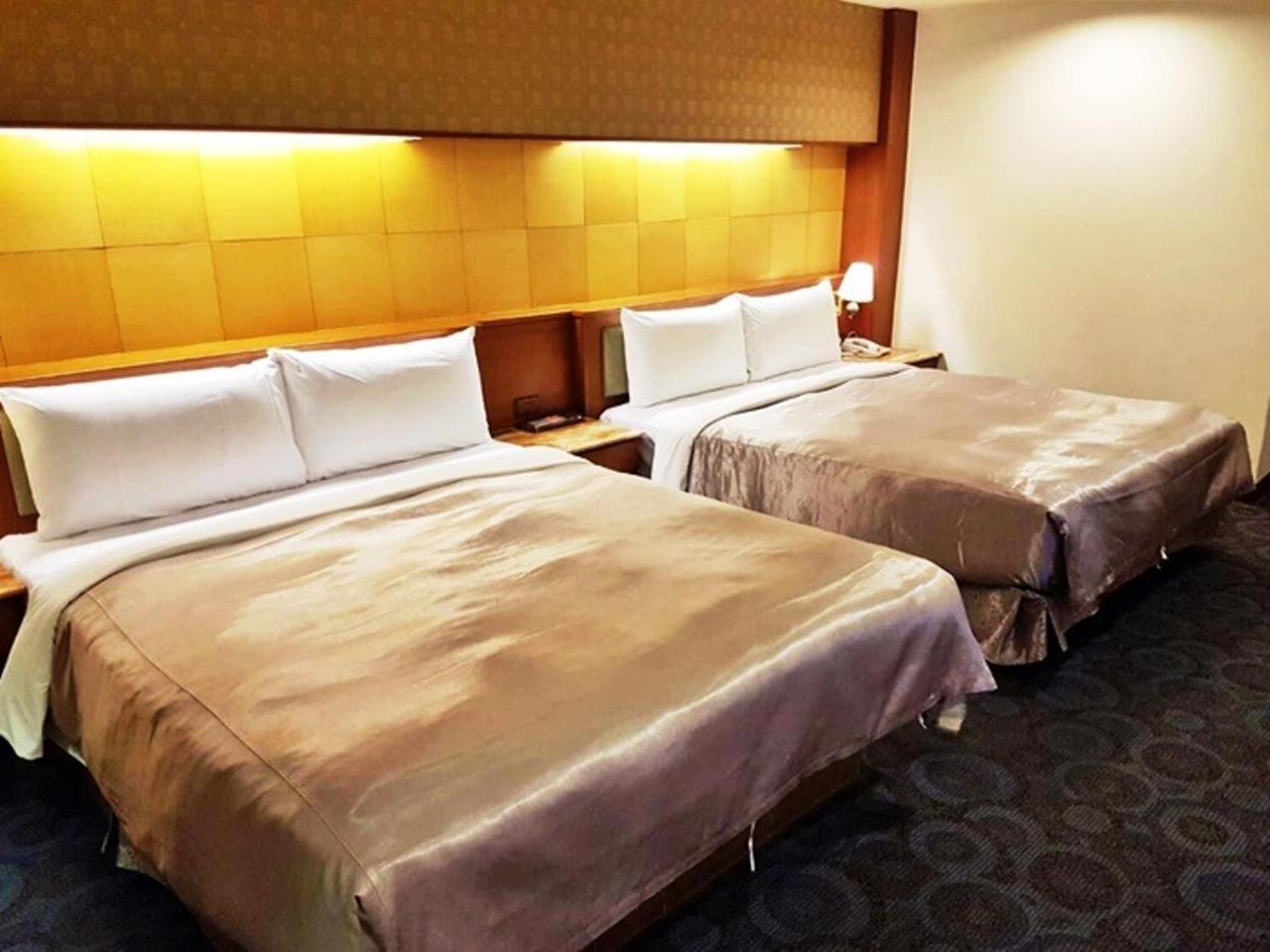 Jing Jing Holiday Hotel Kaohsiung Buitenkant foto