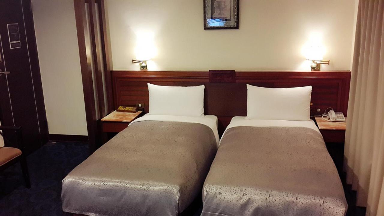 Jing Jing Holiday Hotel Kaohsiung Buitenkant foto